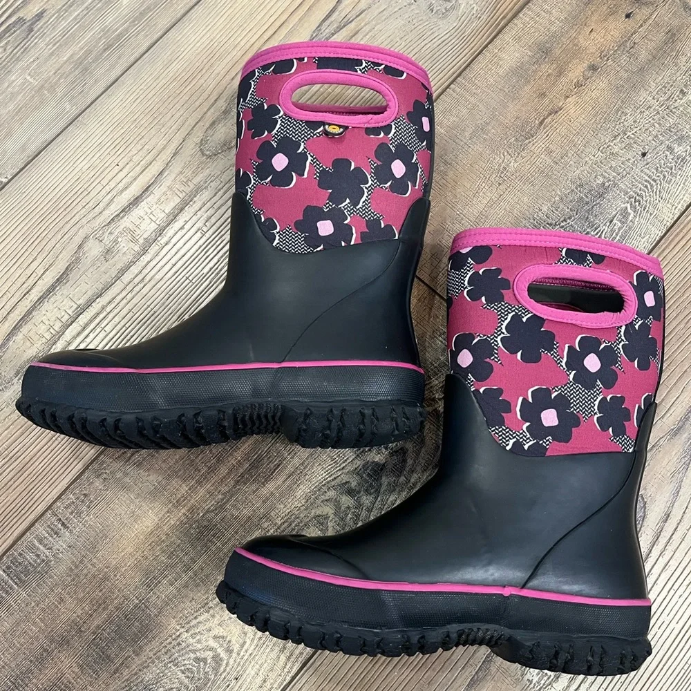 EUC BOG Boots Petal Floral print, Black and Pink Waterproof rain/snow, Size 2